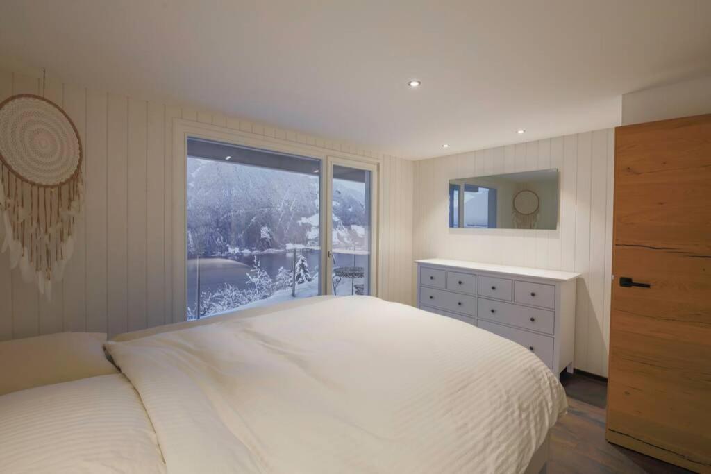 Exklusives Chalet Mit Traumhafter See- Und Bergsicht Seelisberg Exterior foto